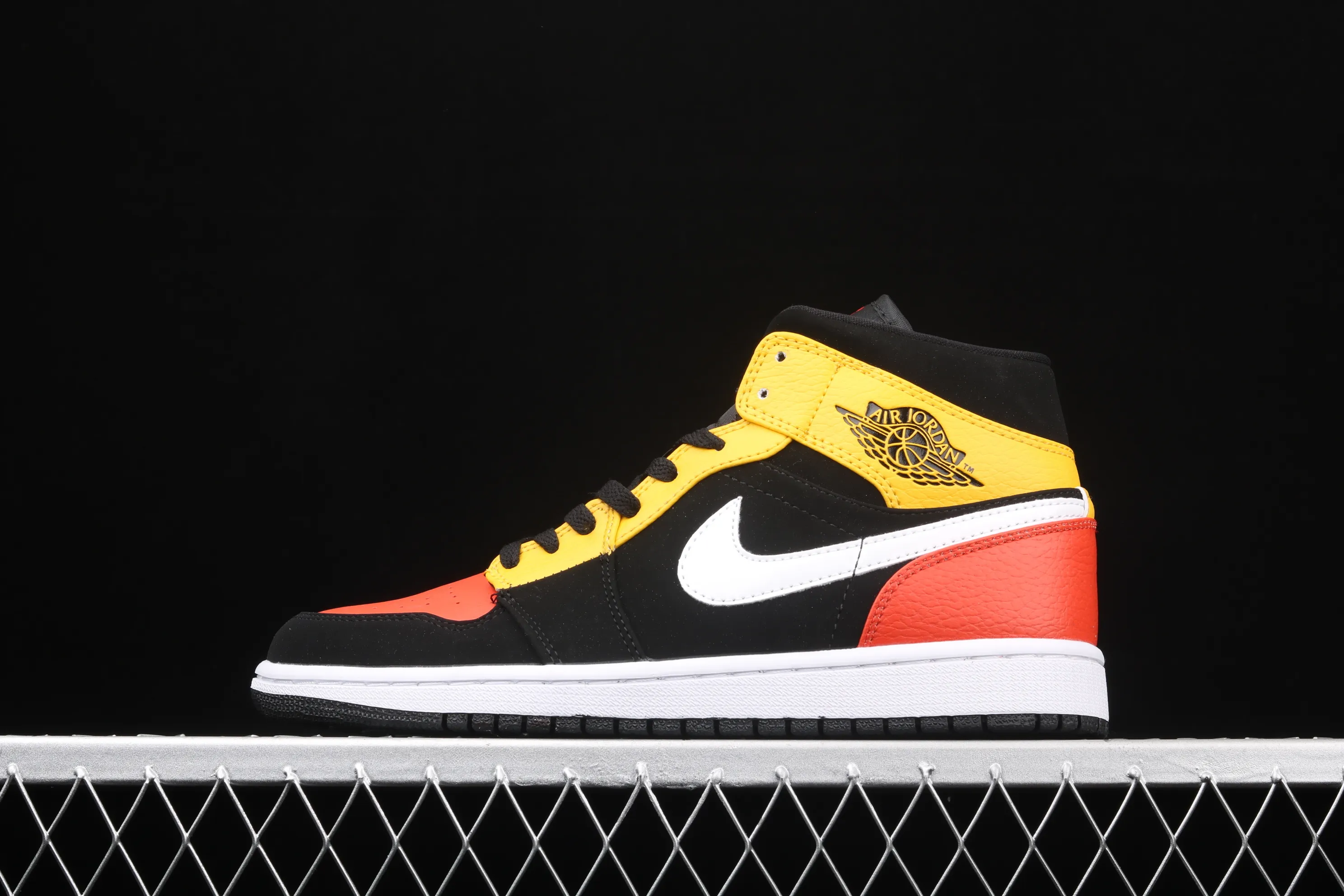 All categories Air Jordan Jordan series basketball shoes Air Jordan 1 Mid Air Jordan 1 Mid SE AJ1 Joe 1 color matching mid-top basketball shoes 852542-087
